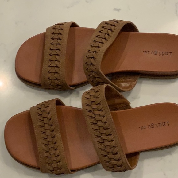 Tan sandals in great condition - Picture 2 of 3